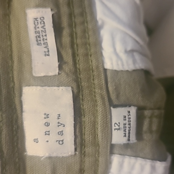 A new day capris - Picture 2 of 2